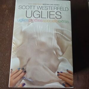 Scott Westerfeld Uglies Series 4 Book Box Set Pretties Special Extras YA Fiction